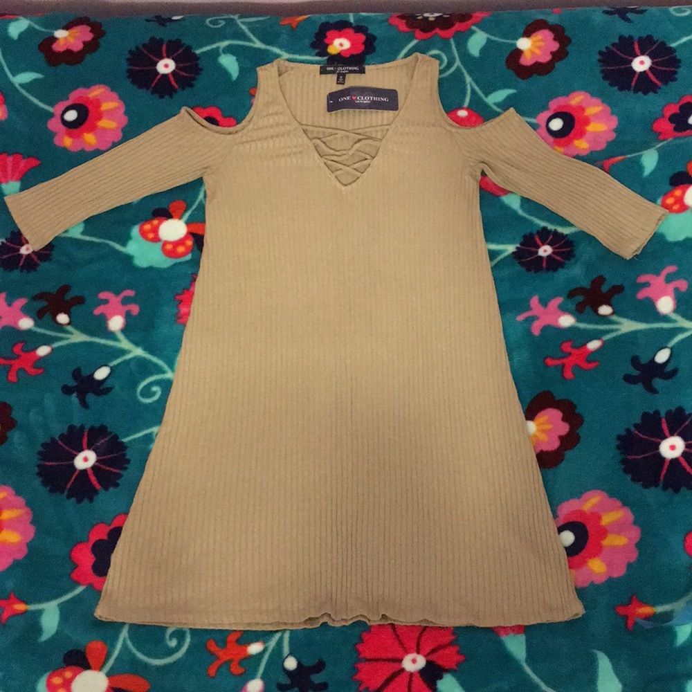 NWT | Beige Dress / Open Shoulder Sleeves | One Clothing | Women’s
